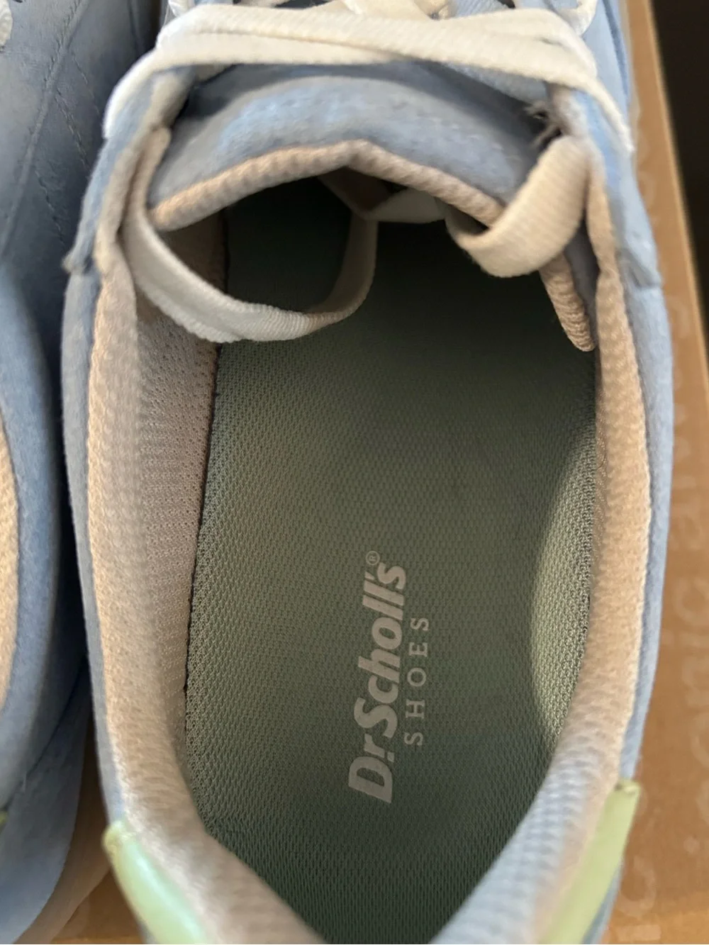Dr Scholls 🌀NWT! Women’s Light Blue faux suede Lace-Up Sneaker